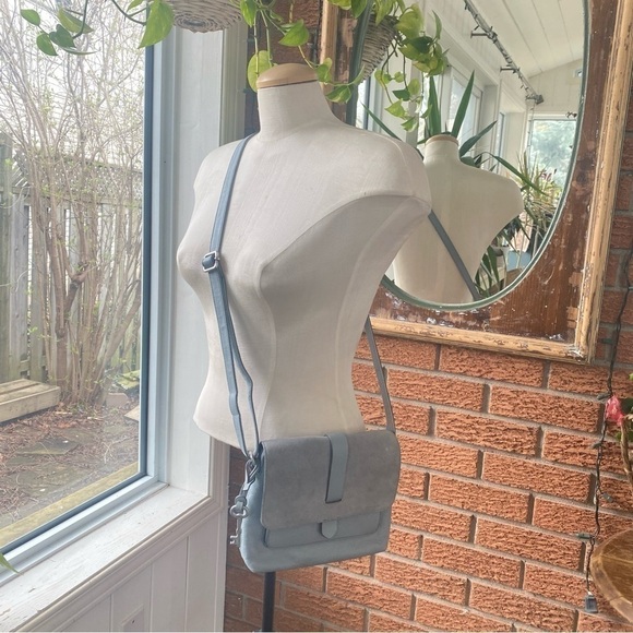 Vintage *FOSSIL* Kinley Crossbody | Light Blue Leather | Adjustable Strap | GUC - Picture 12 of 14